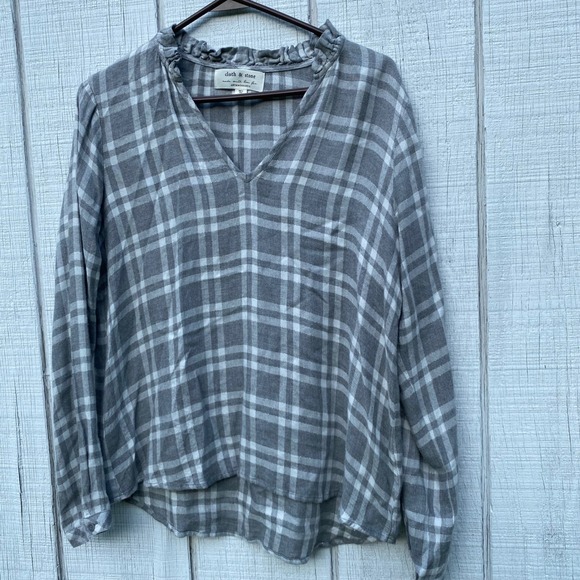 cloth & stone Tops - Cloth & Stone Plaid Ruffle V-Neck Long Sleeve Top Gray‎ Casual Size Small